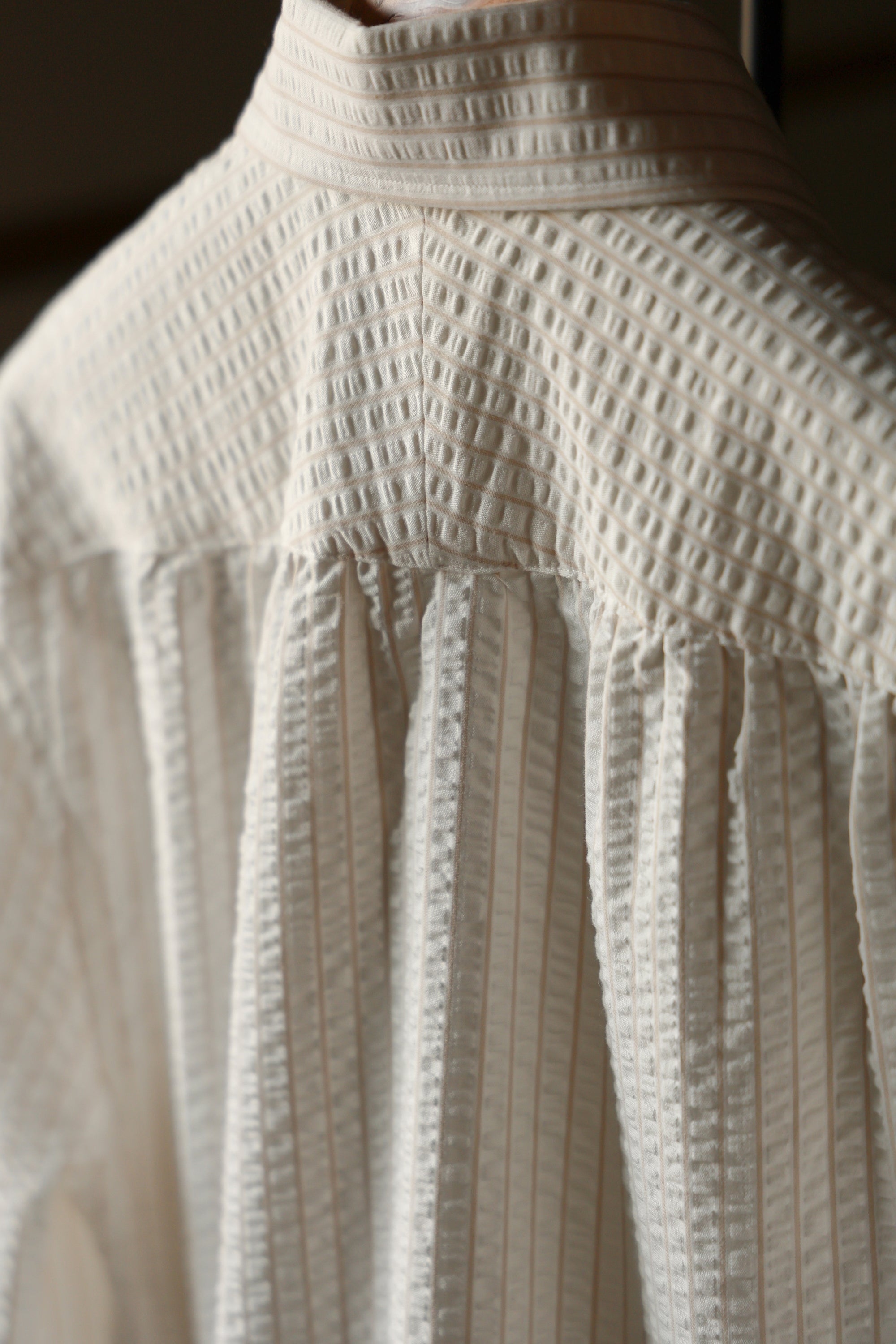 Ugentle One-piece Collar Shirt — Seersucker Beige Pencil Stripe